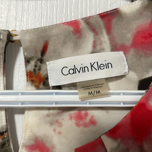 CALVIN KLEIN sleeveless floral top, sz med - Picture 3 of 7